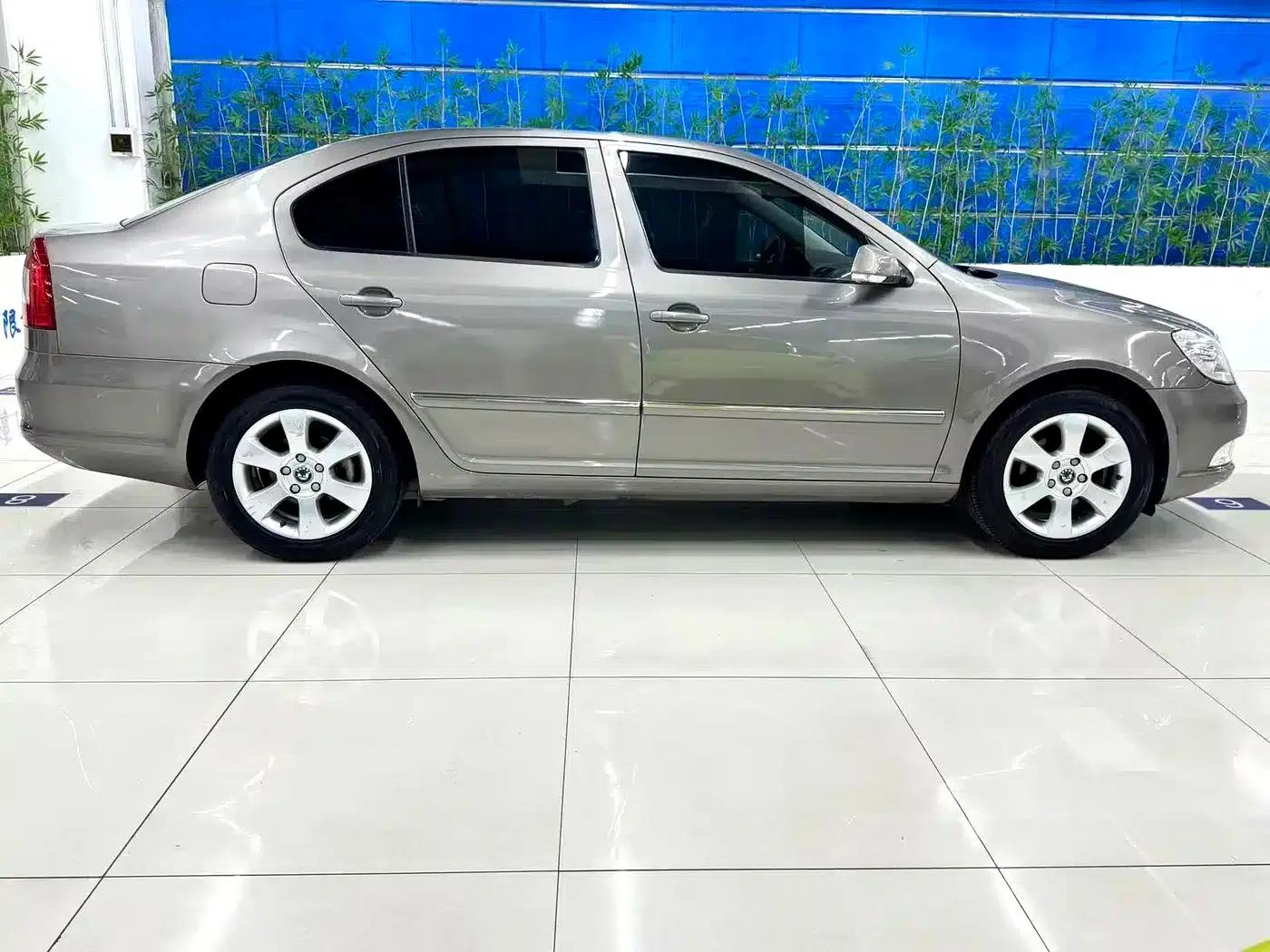 Octavia 2010 1.6L Automatic Elegance Edition — миниатюра 4