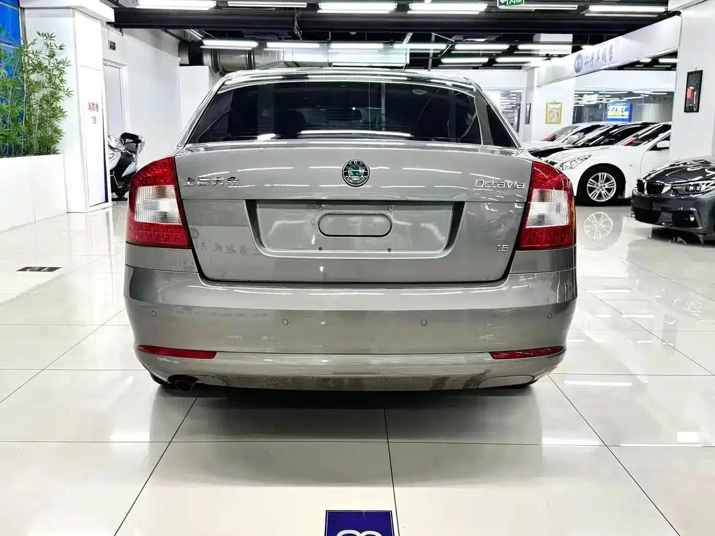 Octavia 2010 1.6L Automatic Elegance Edition — миниатюра 6