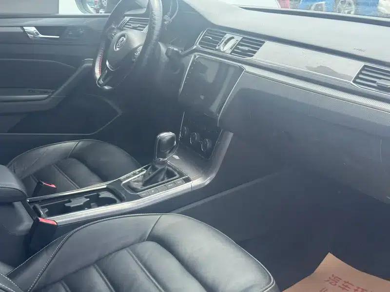 2017 Passat 330TSI DSG Premium Edition — миниатюра 6