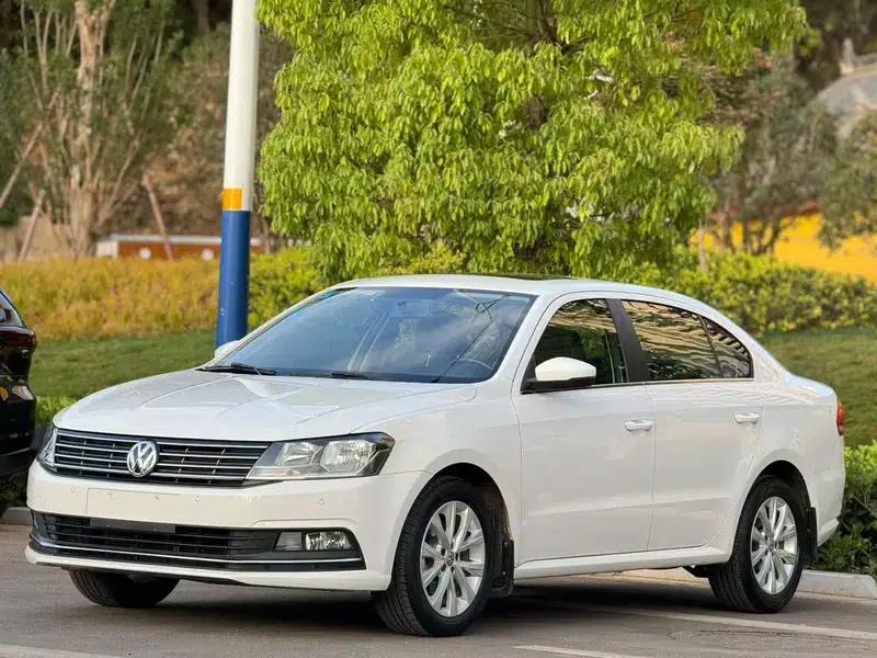 2017 Volkswagen Lavida 1.6L Manual Comfort Edition — миниатюра 1