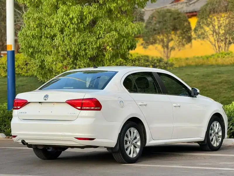2017 Volkswagen Lavida 1.6L Manual Comfort Edition — миниатюра 4