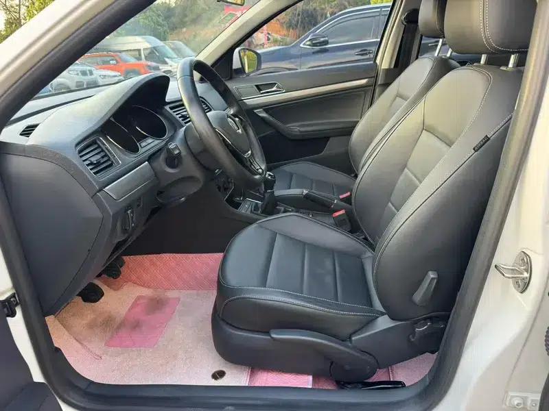 2017 Volkswagen Lavida 1.6L Manual Comfort Edition — миниатюра 8