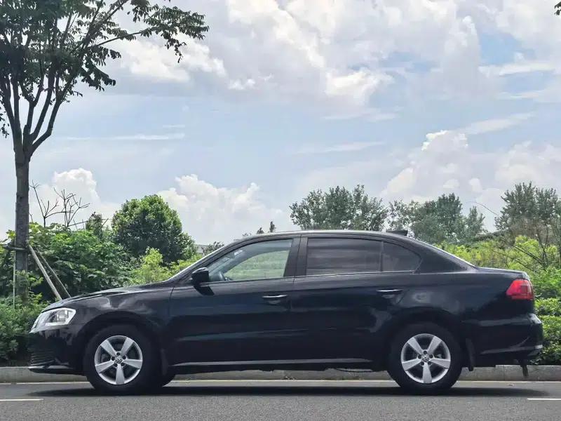 2013 Volkswagen Lavida Classic Facelift 1.6L Automatic Fashion Edition — миниатюра 3
