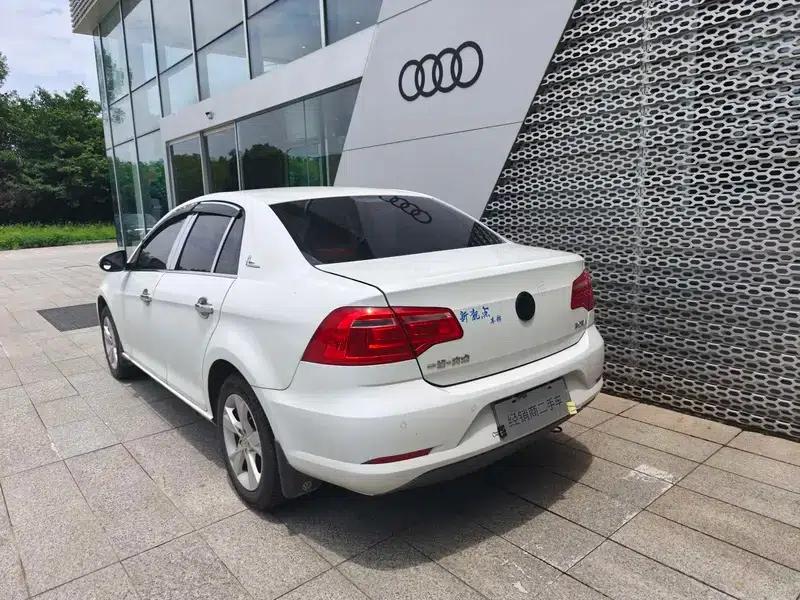 2014 Volkswagen Bora 1.6L Manual Comfort Model — миниатюра 4