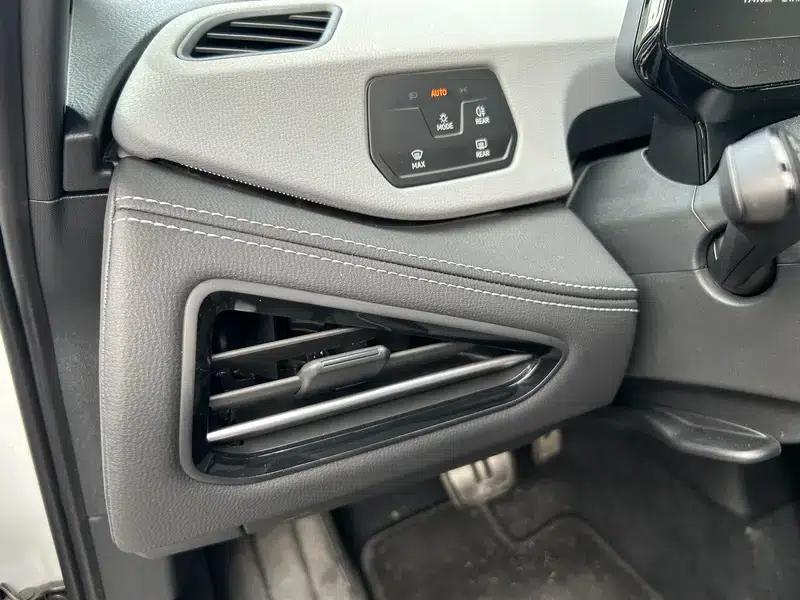 Volkswagen ID.3 2024 Outstanding Edition — миниатюра 12