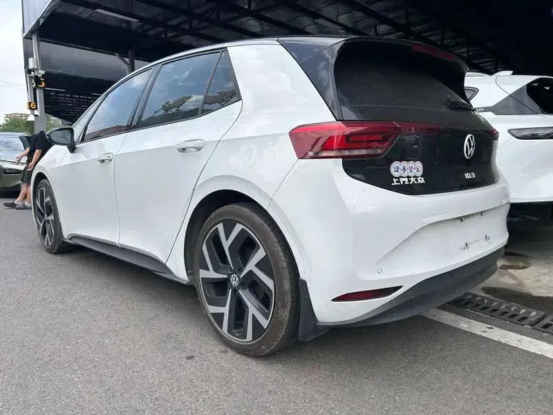 Volkswagen ID.3 2024 Outstanding Edition — миниатюра 4