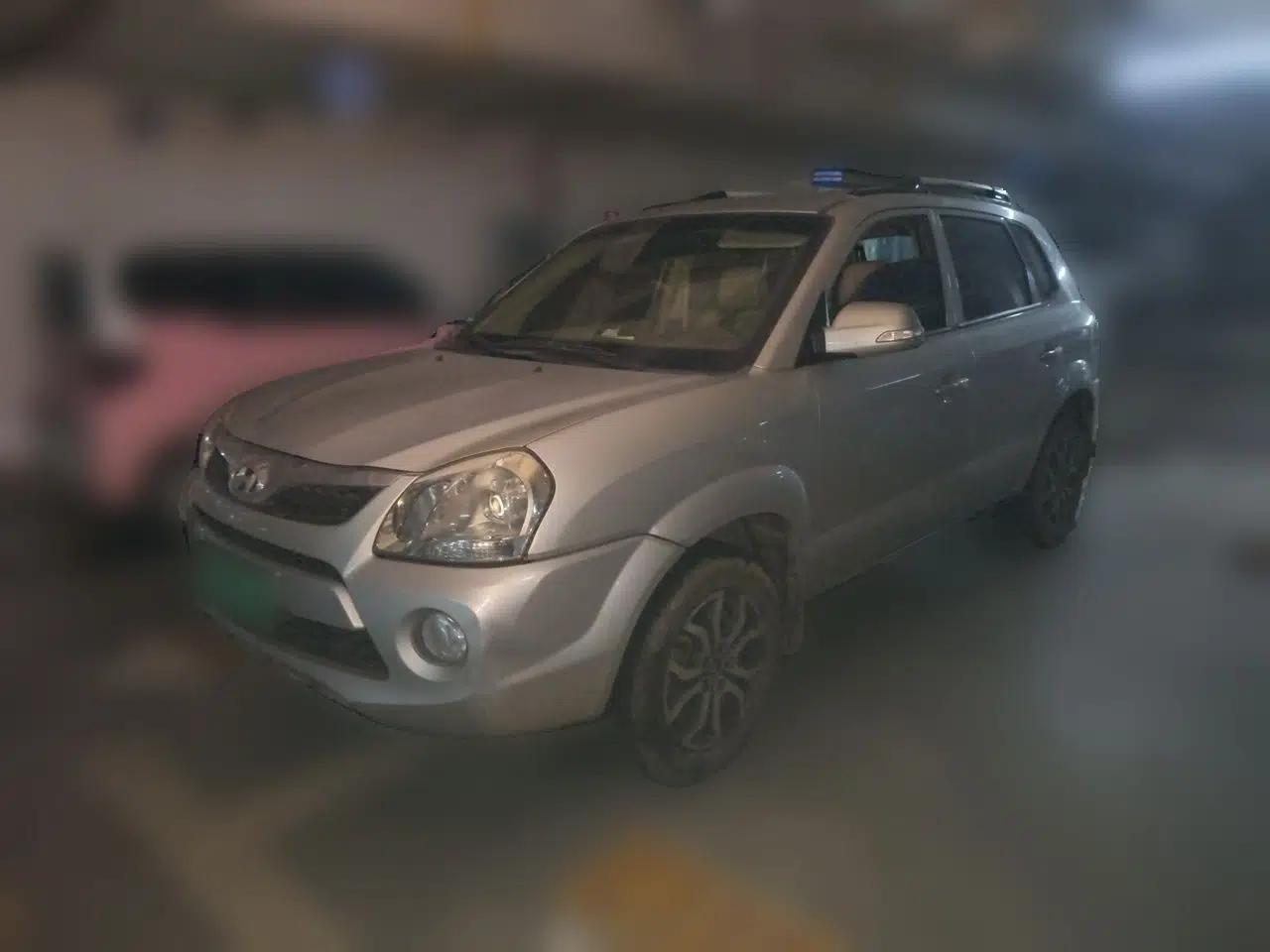 Hyundai Tucson 2013 2.0L Automatic Two-Wheel Drive Comfort Version — миниатюра 1
