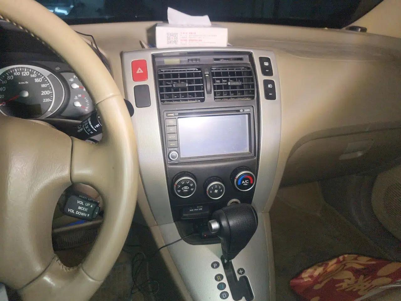 Hyundai Tucson 2013 2.0L Automatic Two-Wheel Drive Comfort Version — миниатюра 13