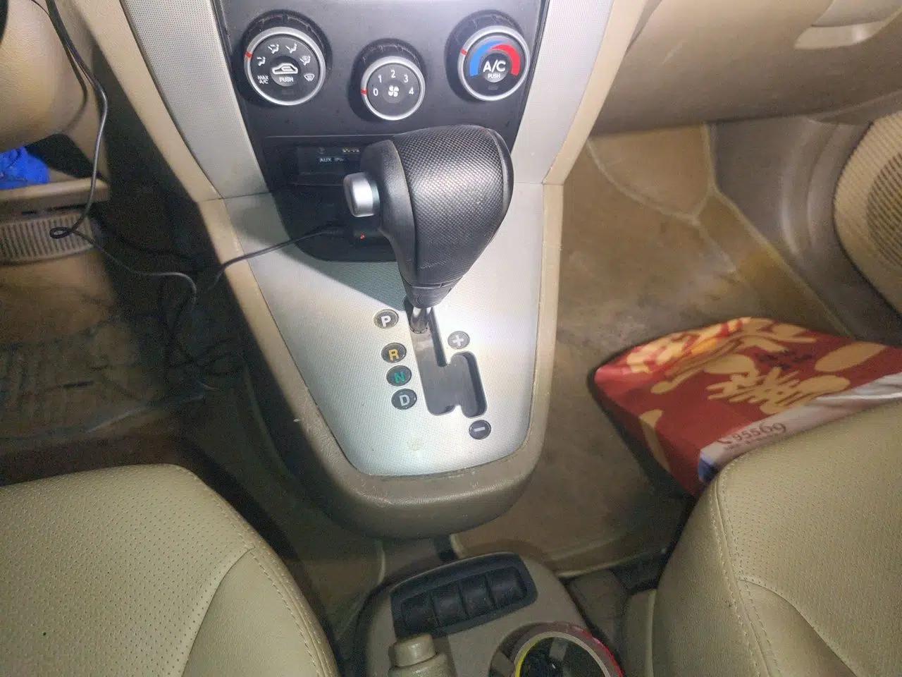 Hyundai Tucson 2013 2.0L Automatic Two-Wheel Drive Comfort Version — миниатюра 14