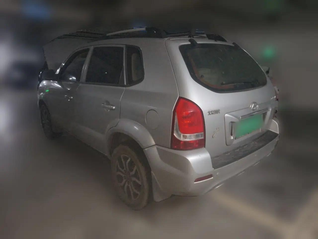 Hyundai Tucson 2013 2.0L Automatic Two-Wheel Drive Comfort Version — миниатюра 4