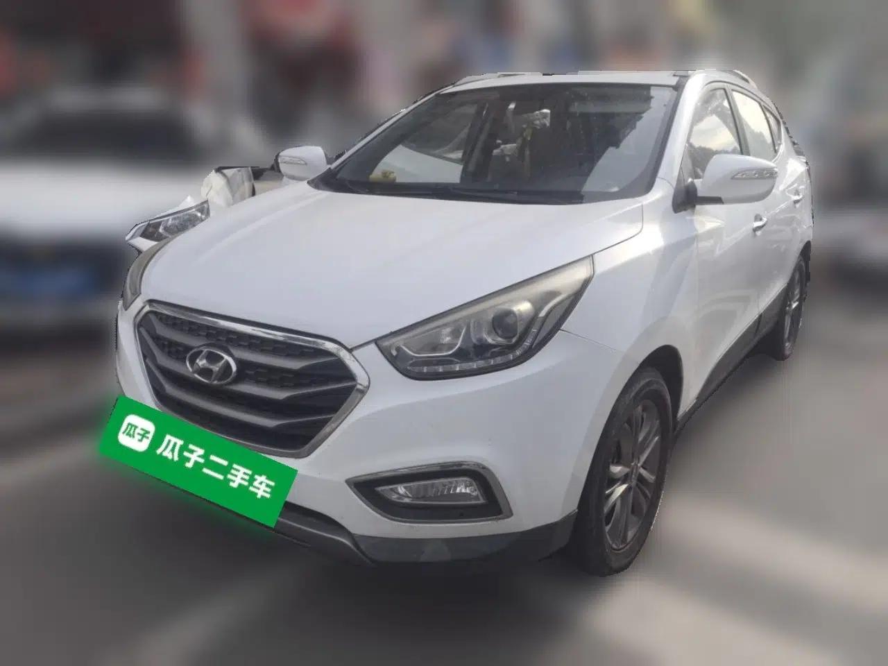 Hyundai ix35 2015 2.0L Automatic 2WD Smart Version China V Standard — миниатюра 1
