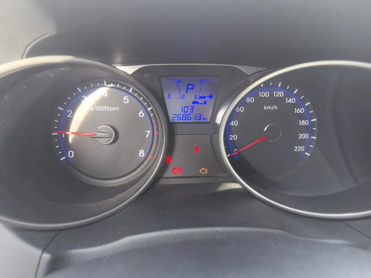 Hyundai ix35 2015 2.0L Automatic 2WD Smart Version China V Standard — миниатюра 11