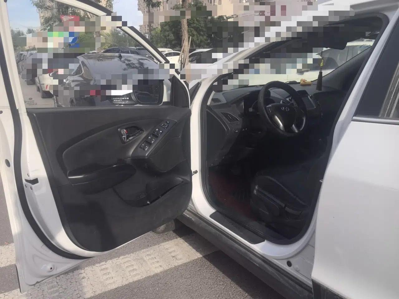 Hyundai ix35 2015 2.0L Automatic 2WD Smart Version China V Standard — миниатюра 16