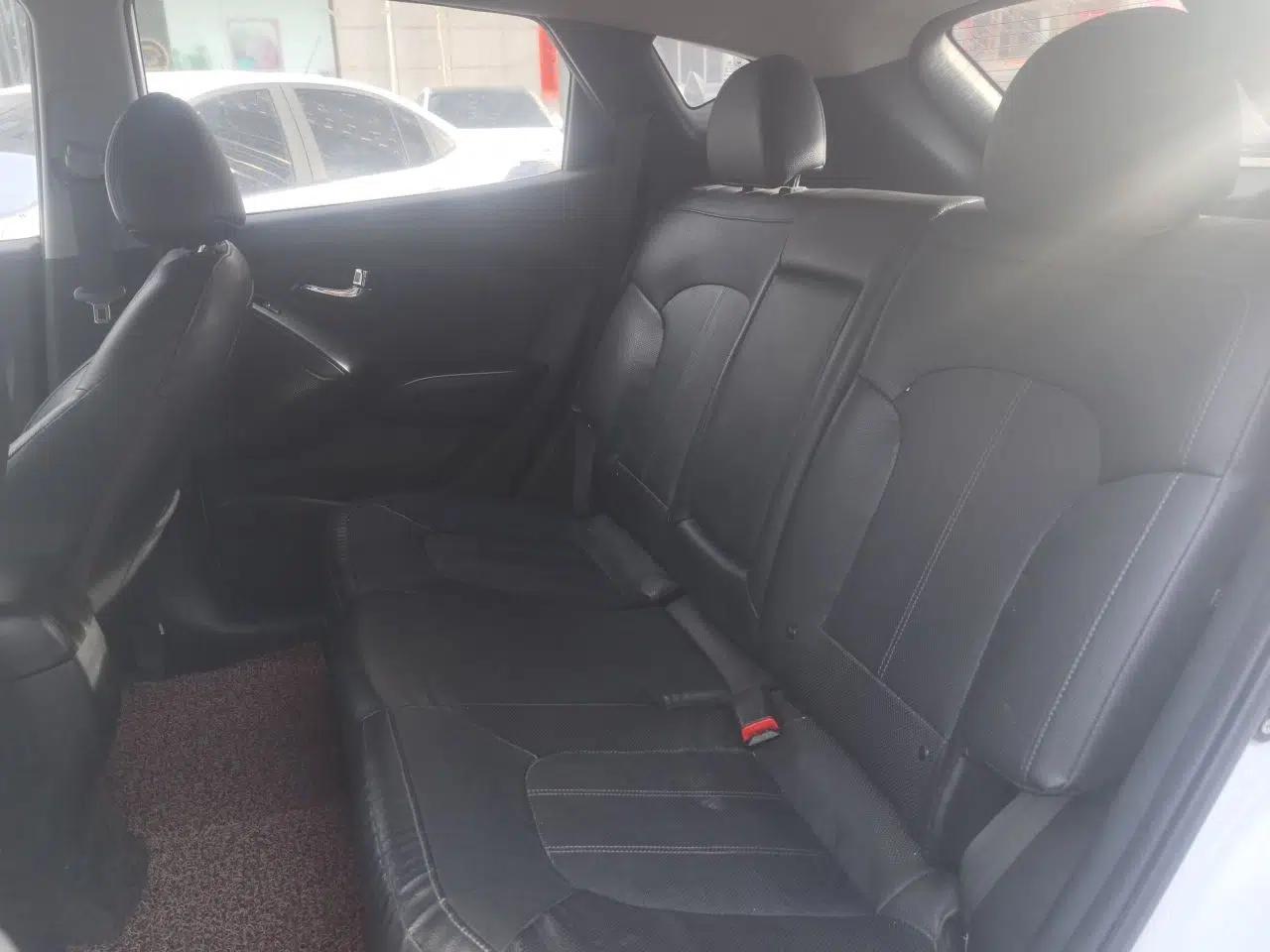 Hyundai ix35 2015 2.0L Automatic 2WD Smart Version China V Standard — миниатюра 17