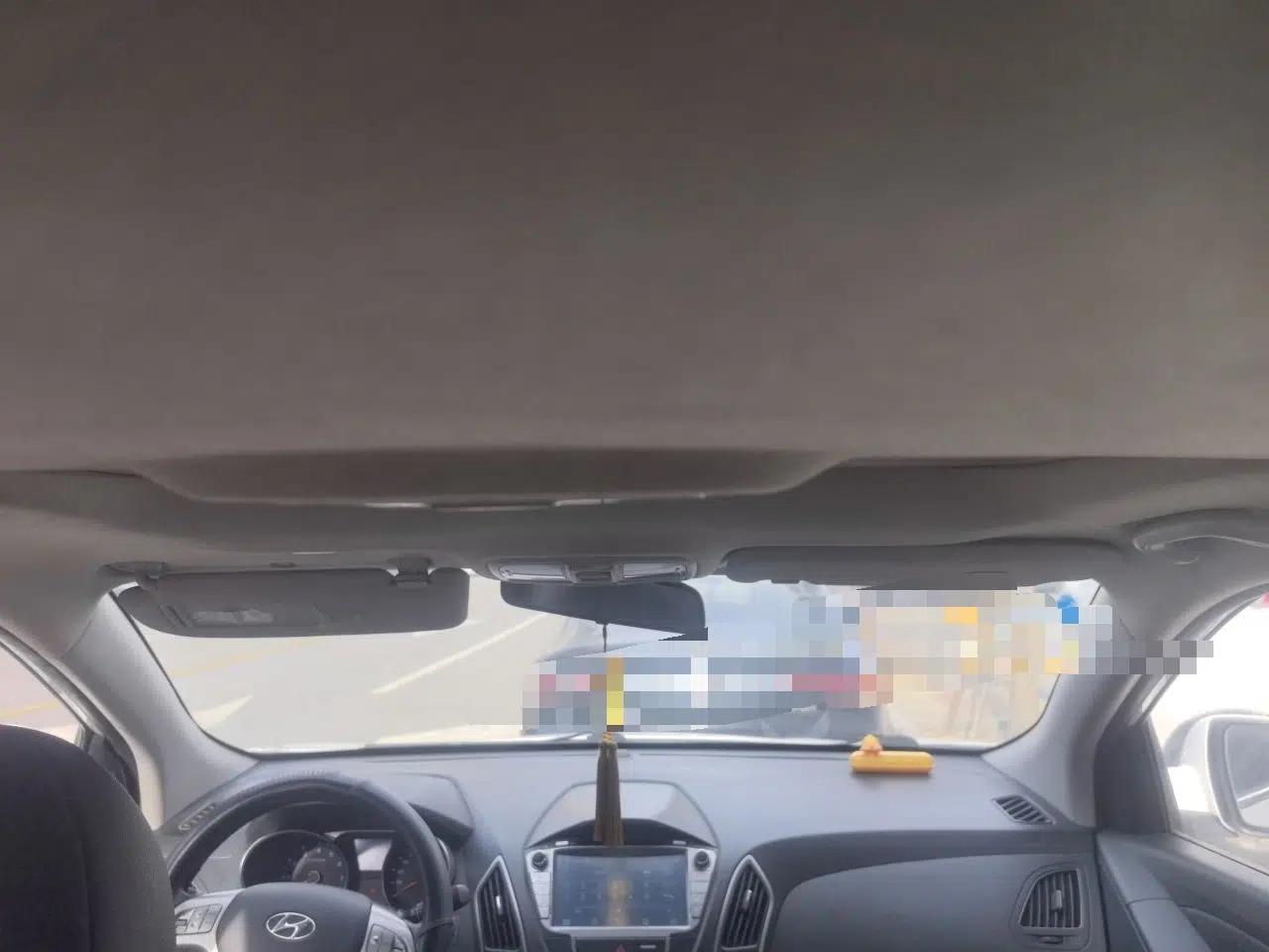 Hyundai ix35 2015 2.0L Automatic 2WD Smart Version China V Standard — миниатюра 18