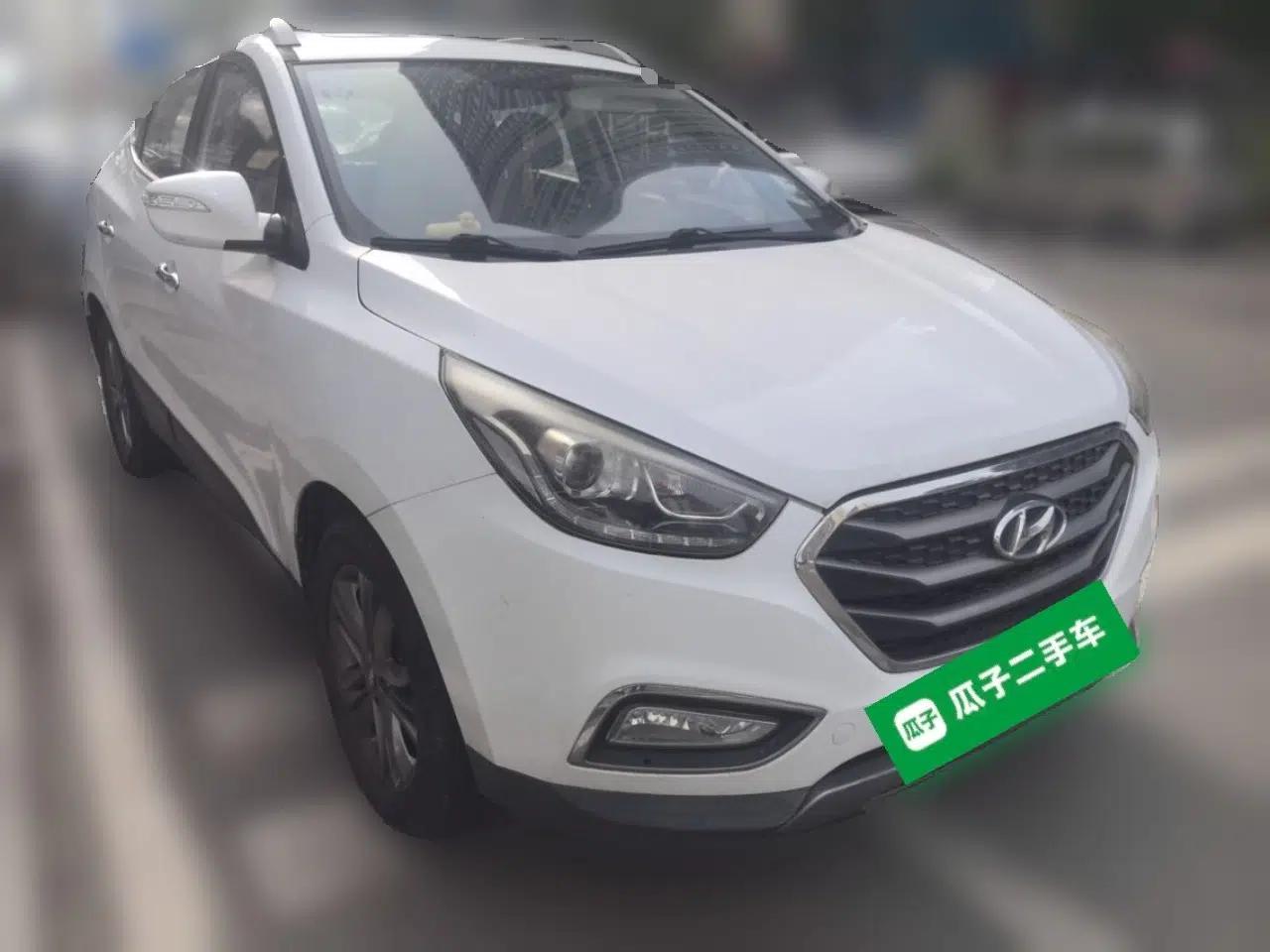 Hyundai ix35 2015 2.0L Automatic 2WD Smart Version China V Standard — миниатюра 3