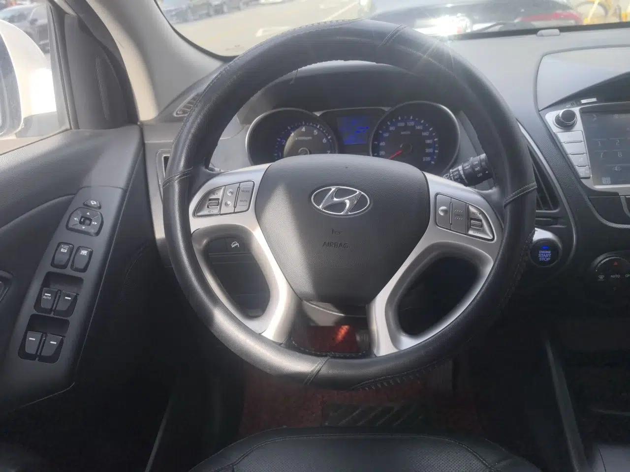 Hyundai ix35 2015 2.0L Automatic 2WD Smart Version China V Standard — миниатюра 10