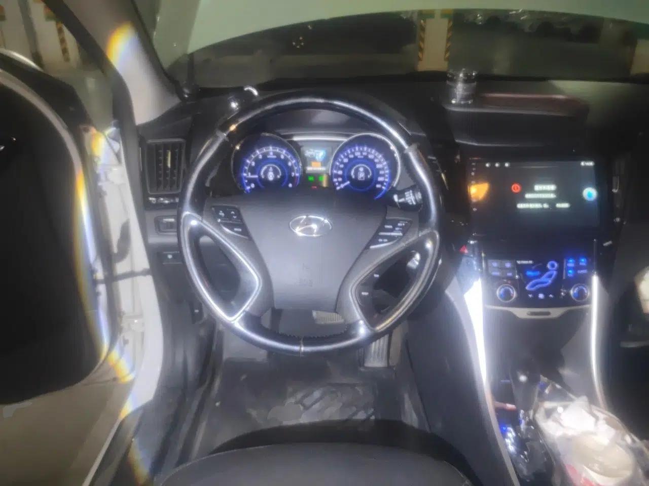 Hyundai Sonata 2013 2.4L Automatic Top-Grade Version China IV Standard — миниатюра 10
