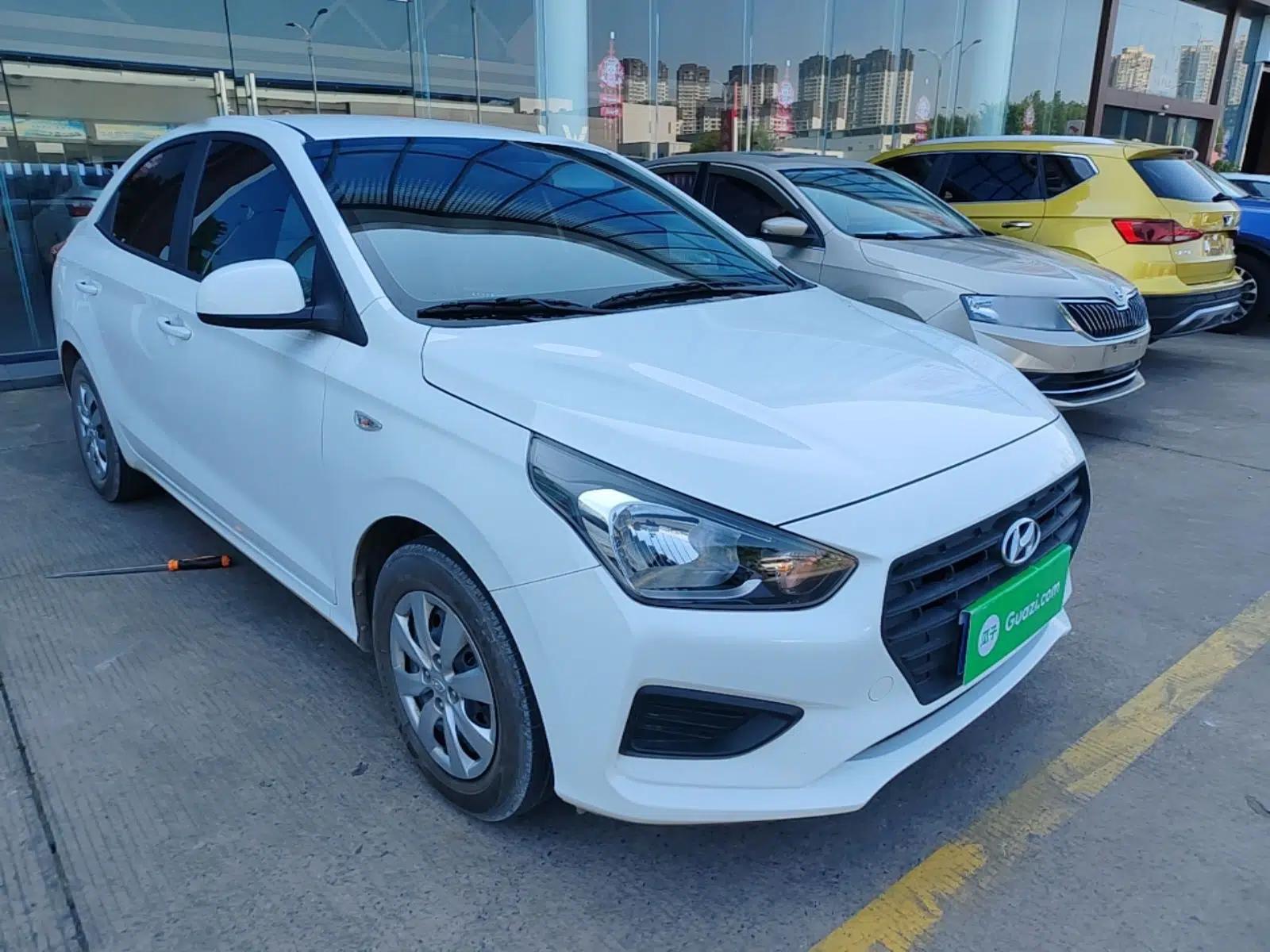 Hyundai Verna (older generation) 2020 1.4L Manual GL Refreshed Edition — миниатюра 3