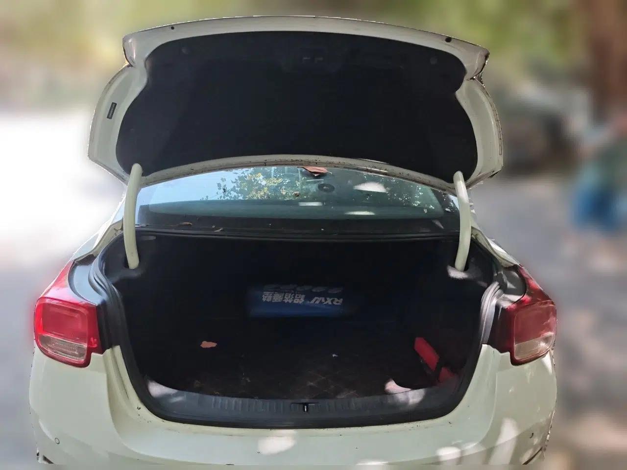 Chevrolet Malibu 2014 1.6T Automatic Comfort Edition — миниатюра 19