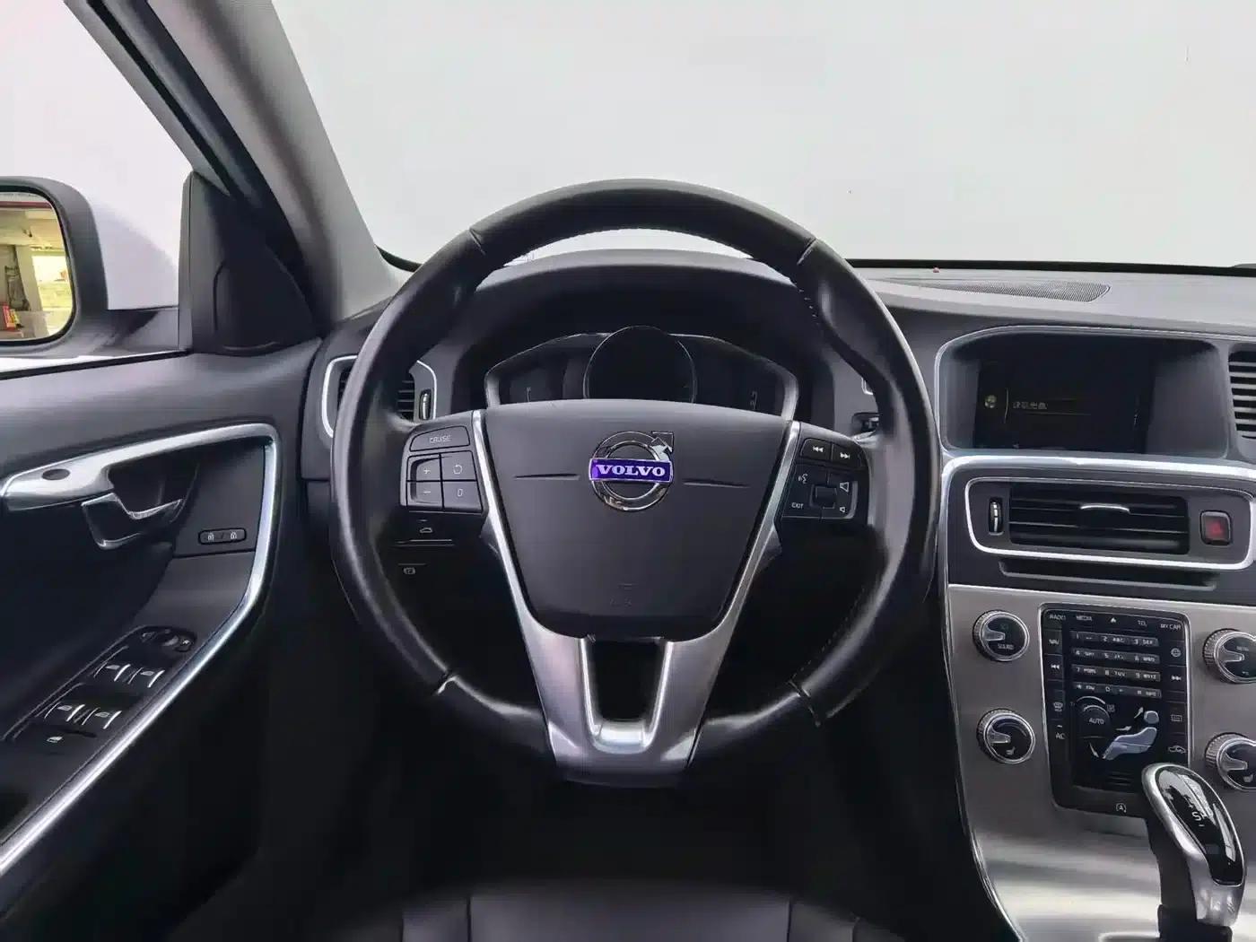 2015 Volvo S60 S60L 2.0T Smart Edition — миниатюра 11