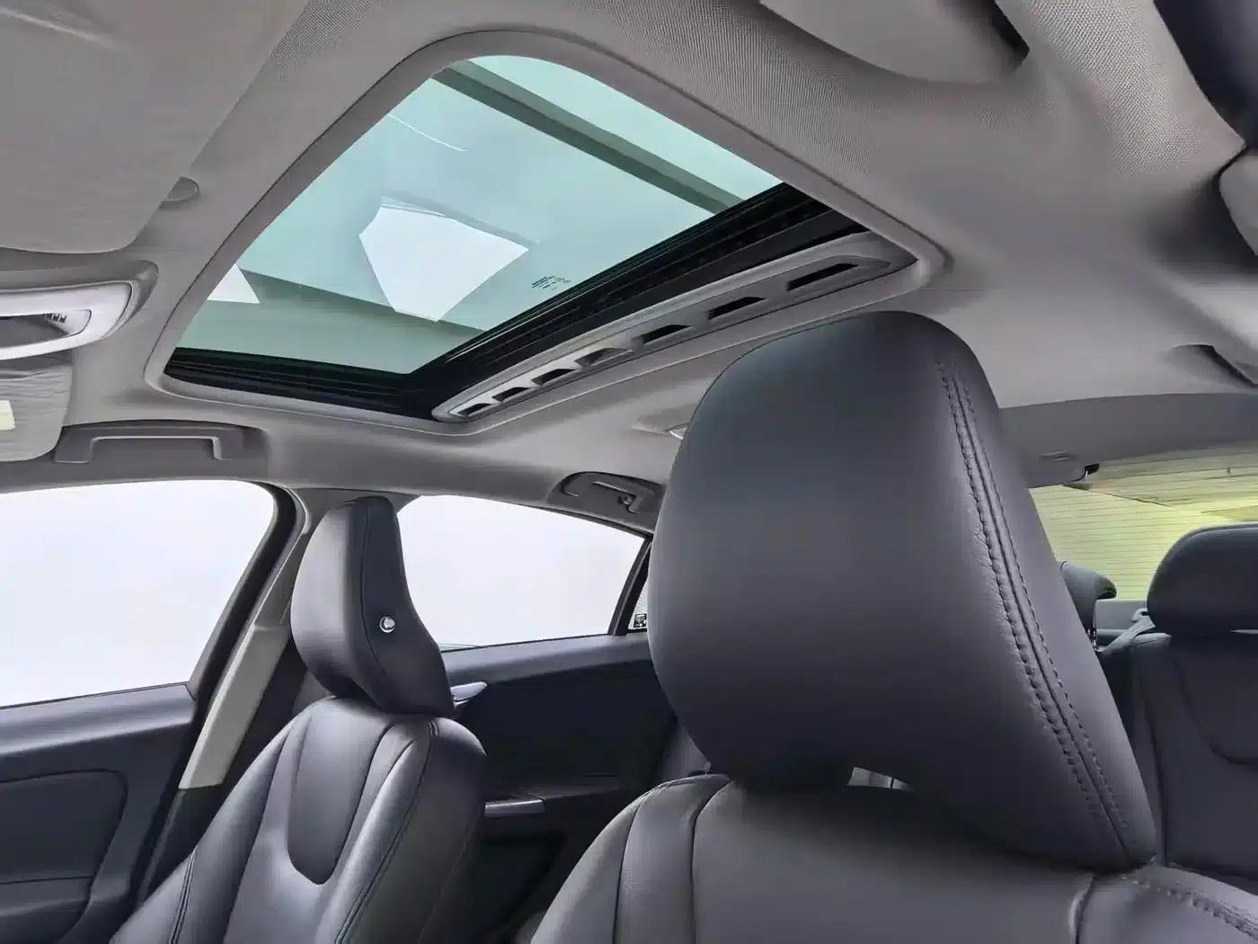 2015 Volvo S60 S60L 2.0T Smart Edition — миниатюра 19