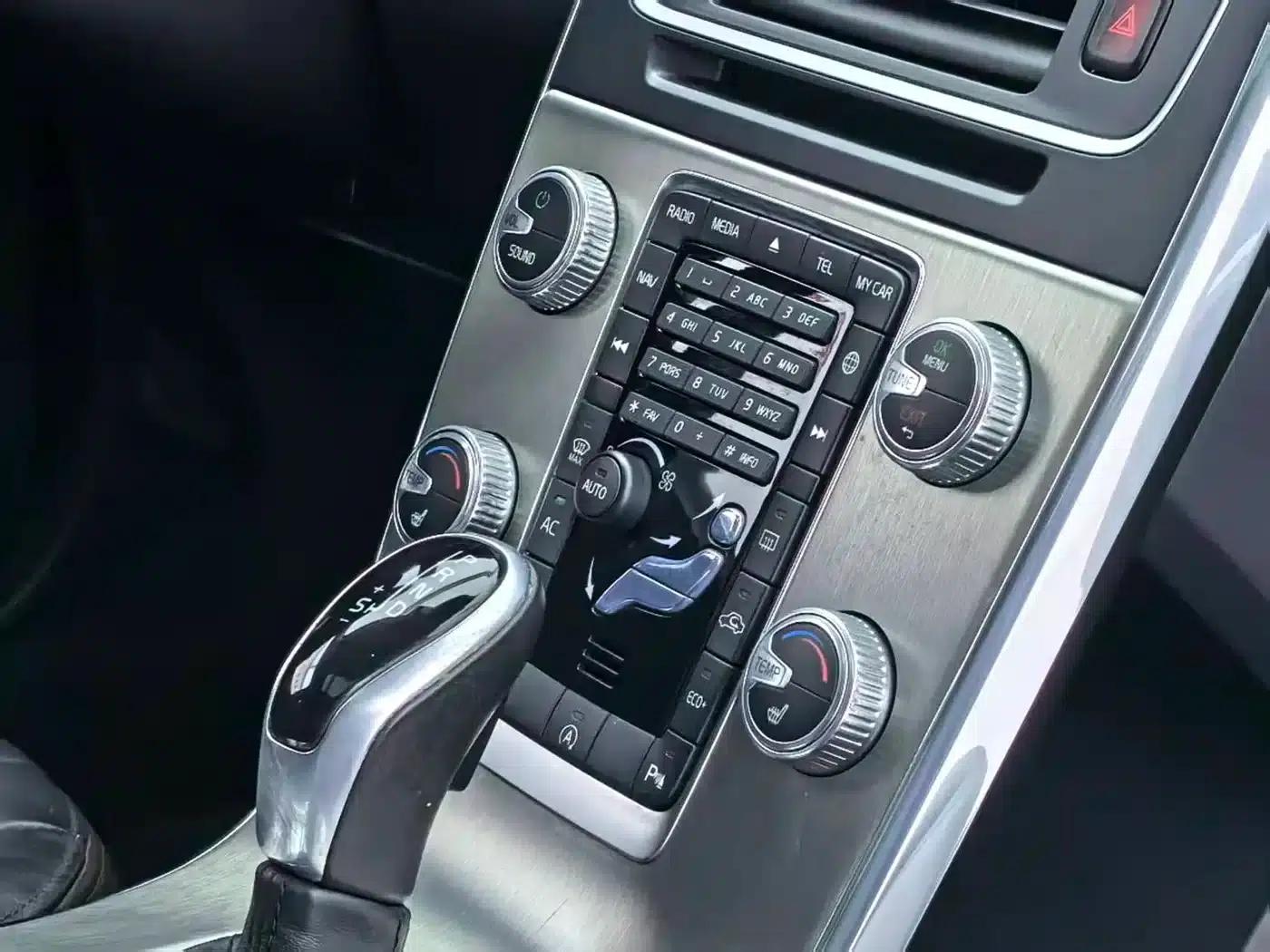 2015 Volvo S60 S60L 2.0T Smart Edition — миниатюра 5