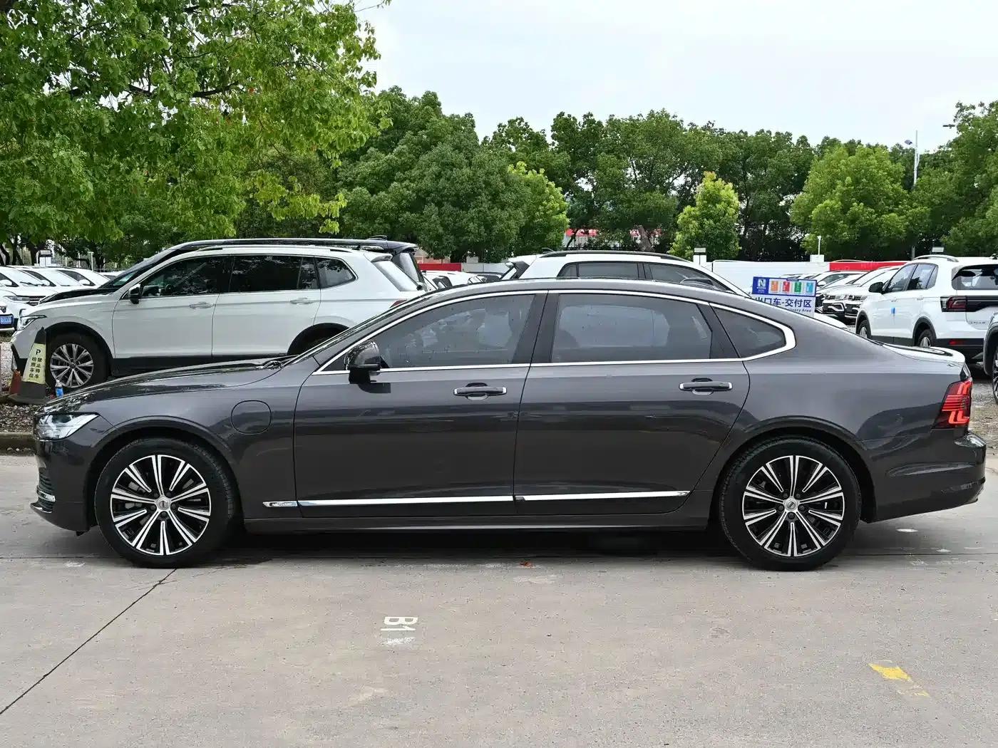 2021 Volvo S90 Plug-in Hybrid T8 E-Drive Hybrid Smart Luxury Edition — миниатюра 2