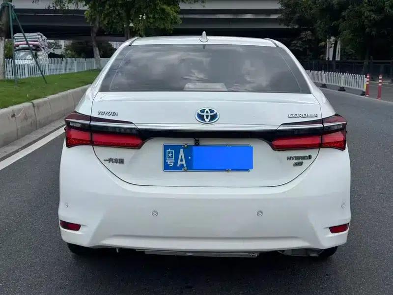 2017 Toyota Corolla Hybrid 1.8L E-CVT Leading Edition (National V Emission Standard) — миниатюра 3