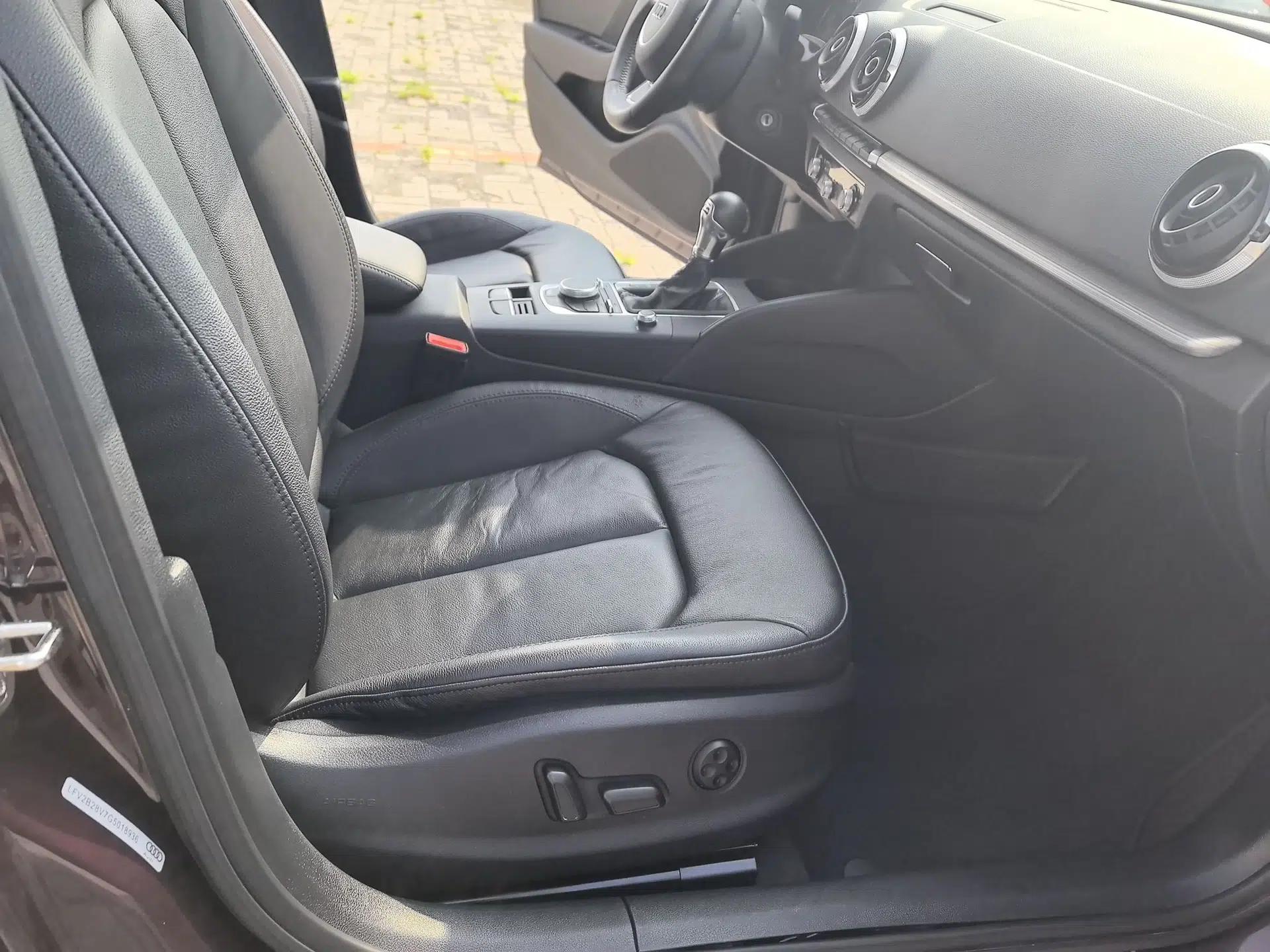 Audi A3 2015 Sportback 35 TFSI Millionth Anniversary Comfort Model — миниатюра 11
