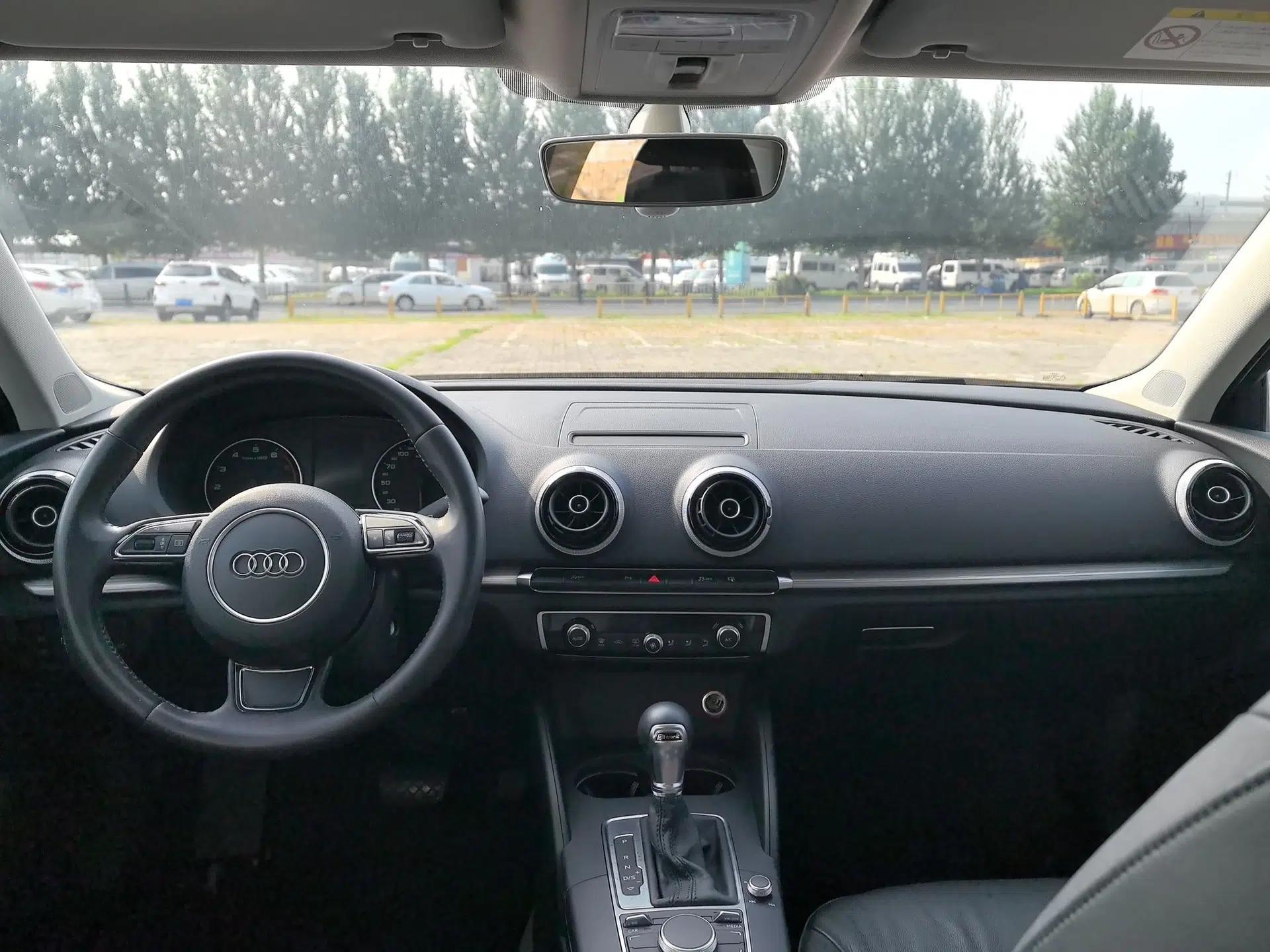 Audi A3 2015 Sportback 35 TFSI Millionth Anniversary Comfort Model — миниатюра 13