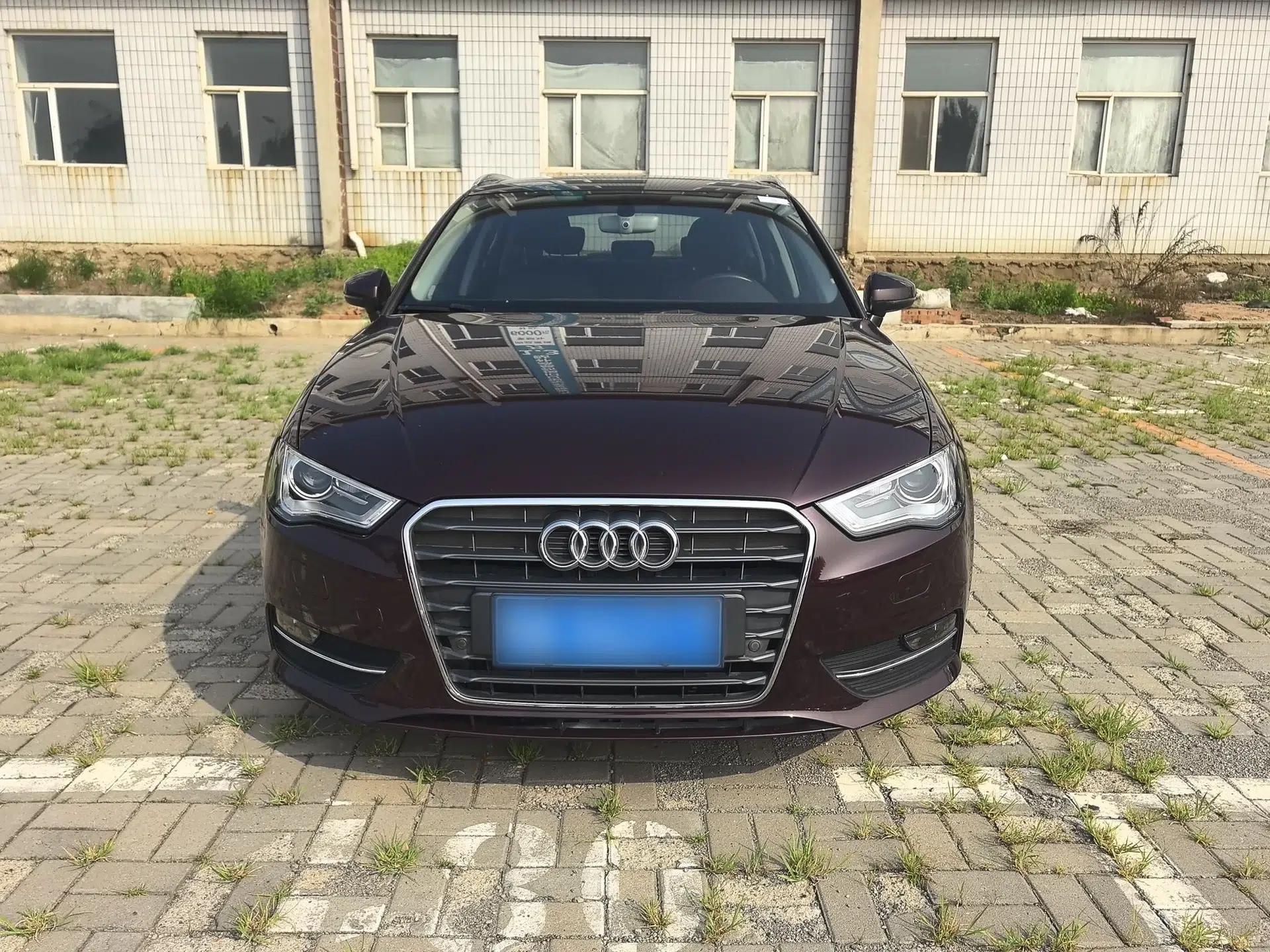 Audi A3 2015 Sportback 35 TFSI Millionth Anniversary Comfort Model — миниатюра 3