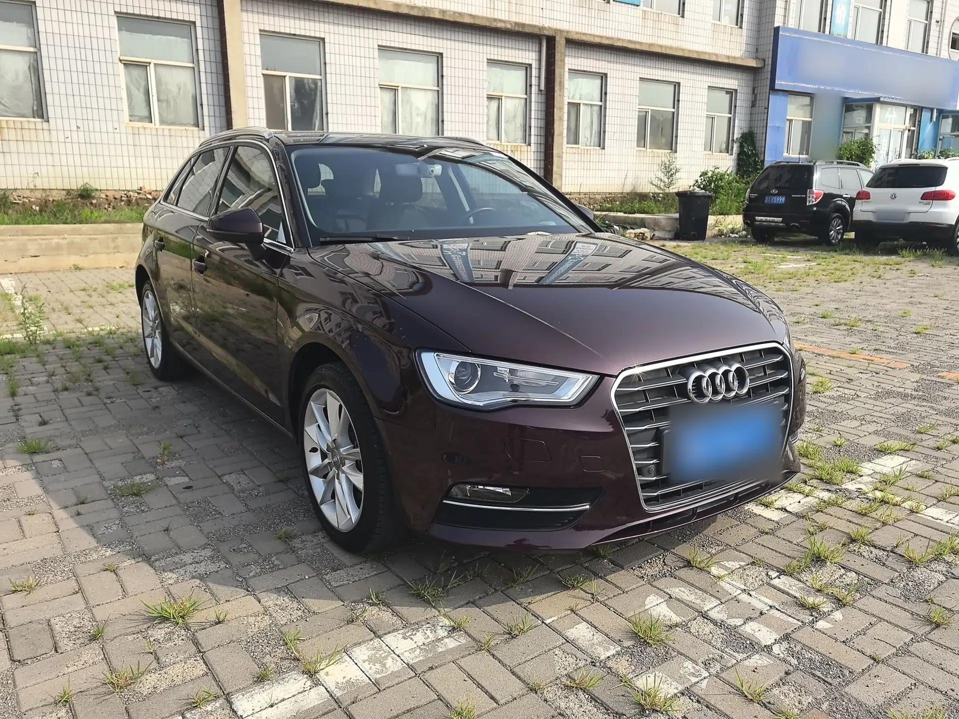 Audi A3 2015 Sportback 35 TFSI Millionth Anniversary Comfort Model — миниатюра 4