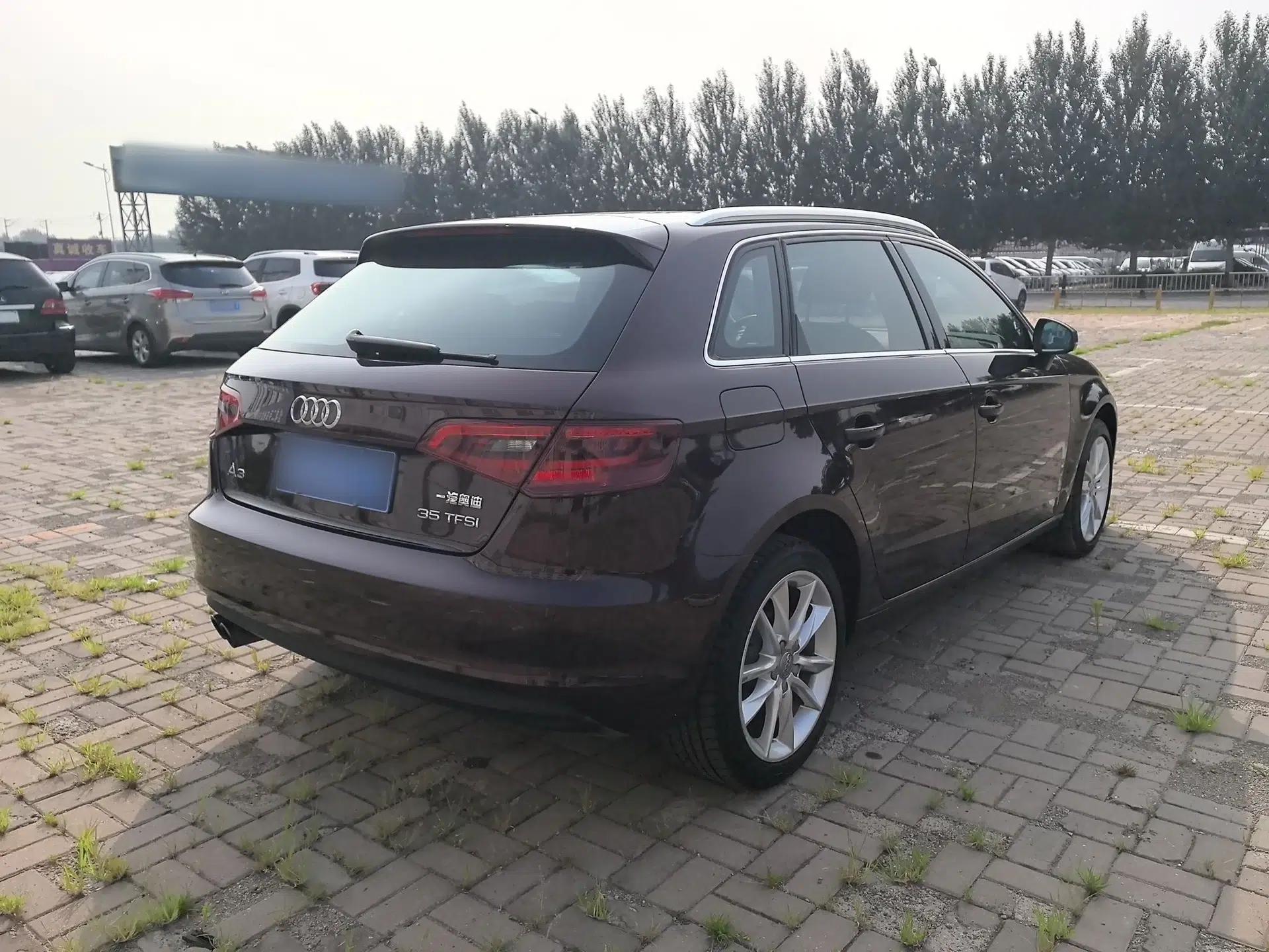 Audi A3 2015 Sportback 35 TFSI Millionth Anniversary Comfort Model — миниатюра 5
