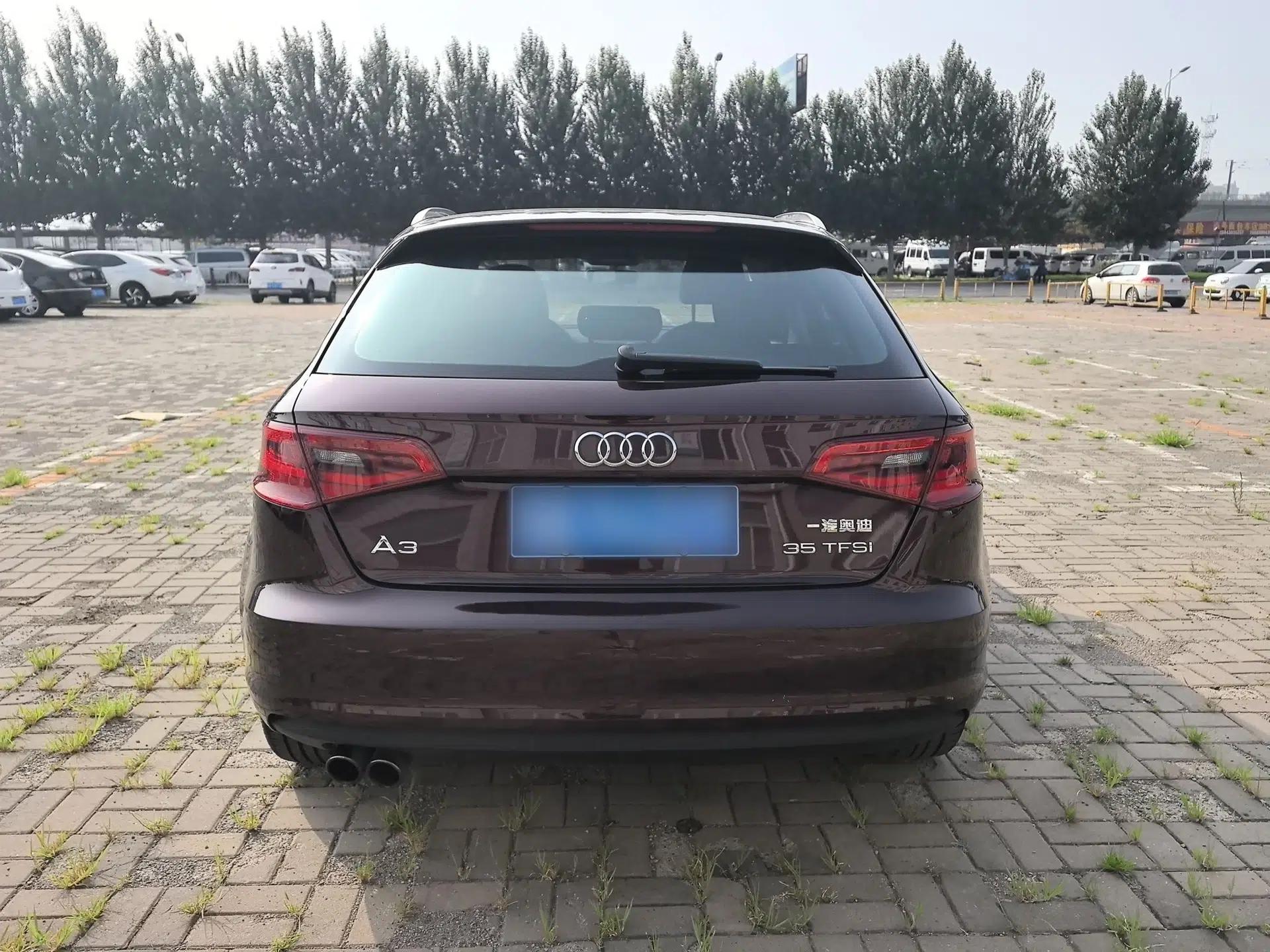 Audi A3 2015 Sportback 35 TFSI Millionth Anniversary Comfort Model — миниатюра 6