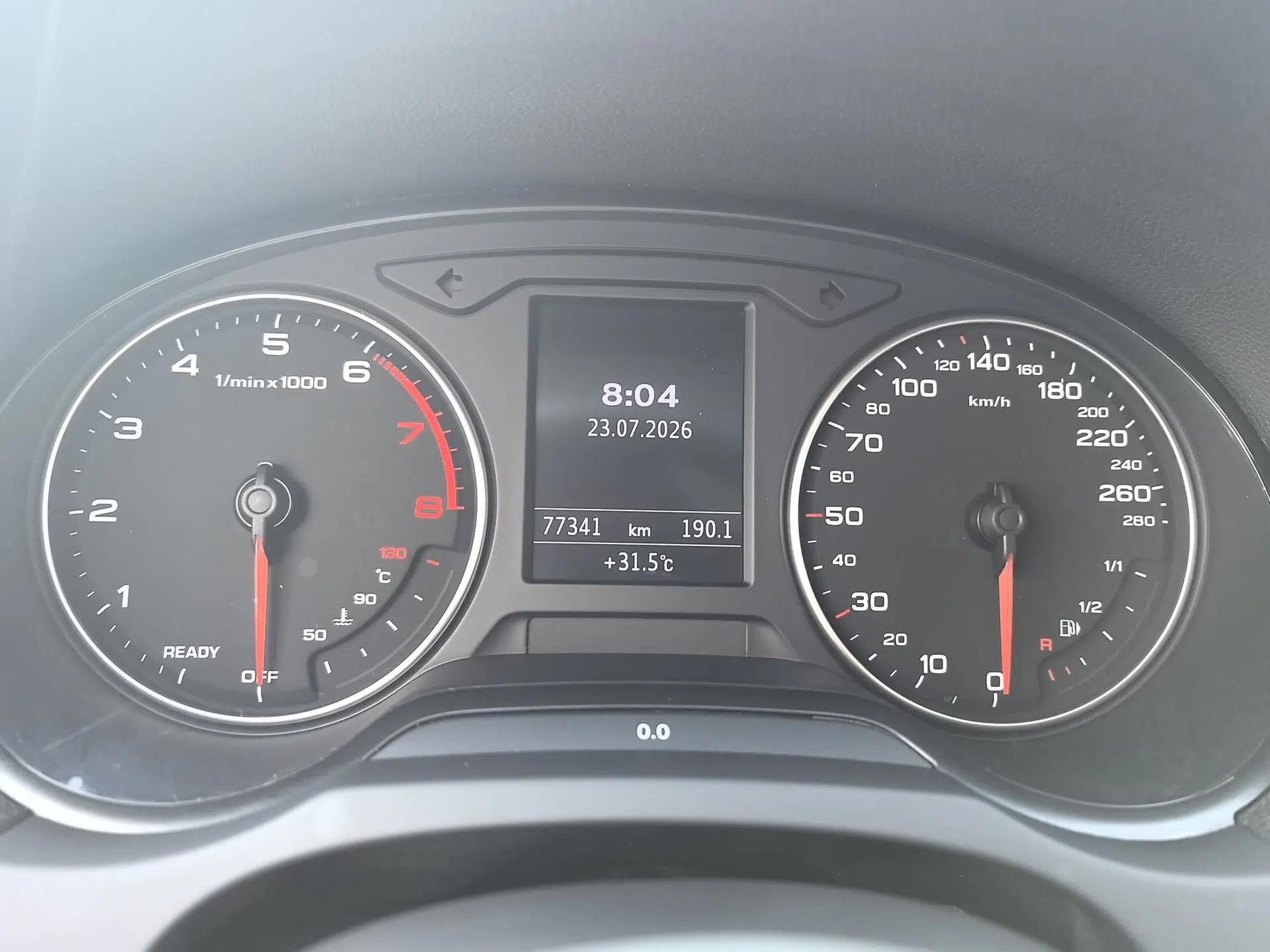 Audi A3 2015 Sportback 35 TFSI Millionth Anniversary Comfort Model — миниатюра 8