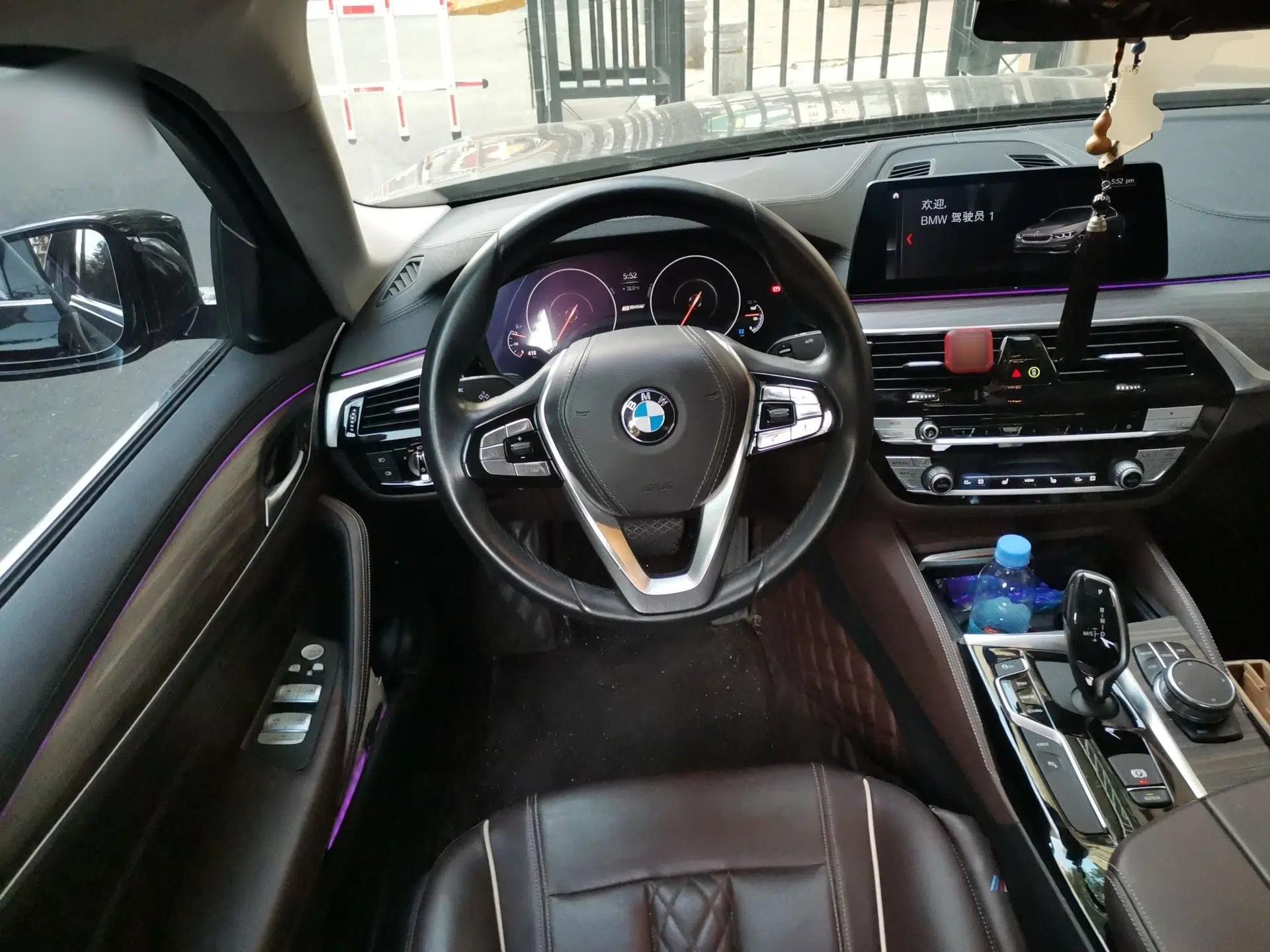 BMW 5 Series New Energy 2019 530Le Luxury Package — миниатюра 10