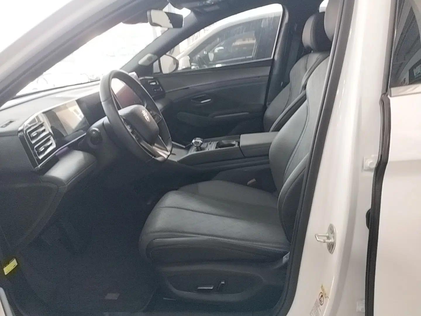 BYD Qin L 2024 DM-i 120KM Excellence Model — миниатюра 17