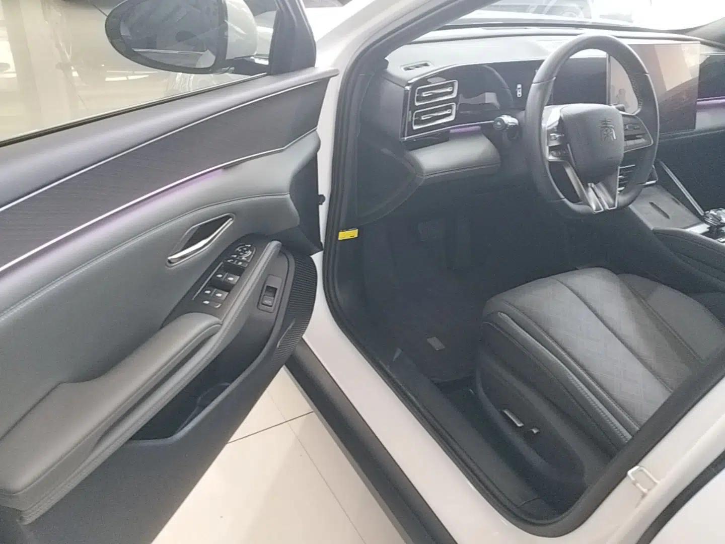 BYD Qin L 2024 DM-i 120KM Excellence Model — миниатюра 18