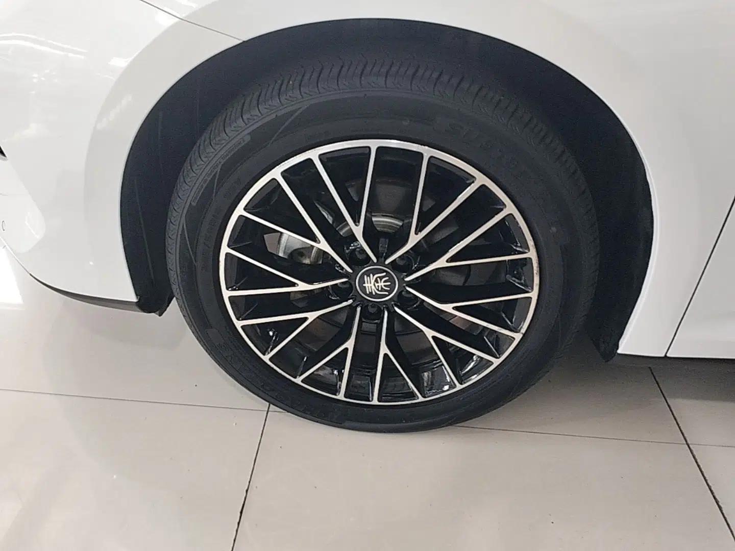 BYD Qin L 2024 DM-i 120KM Excellence Model — миниатюра 10
