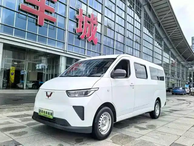Wuling Yangguang 2024 Model 300km Comfort Bus Version 75kW