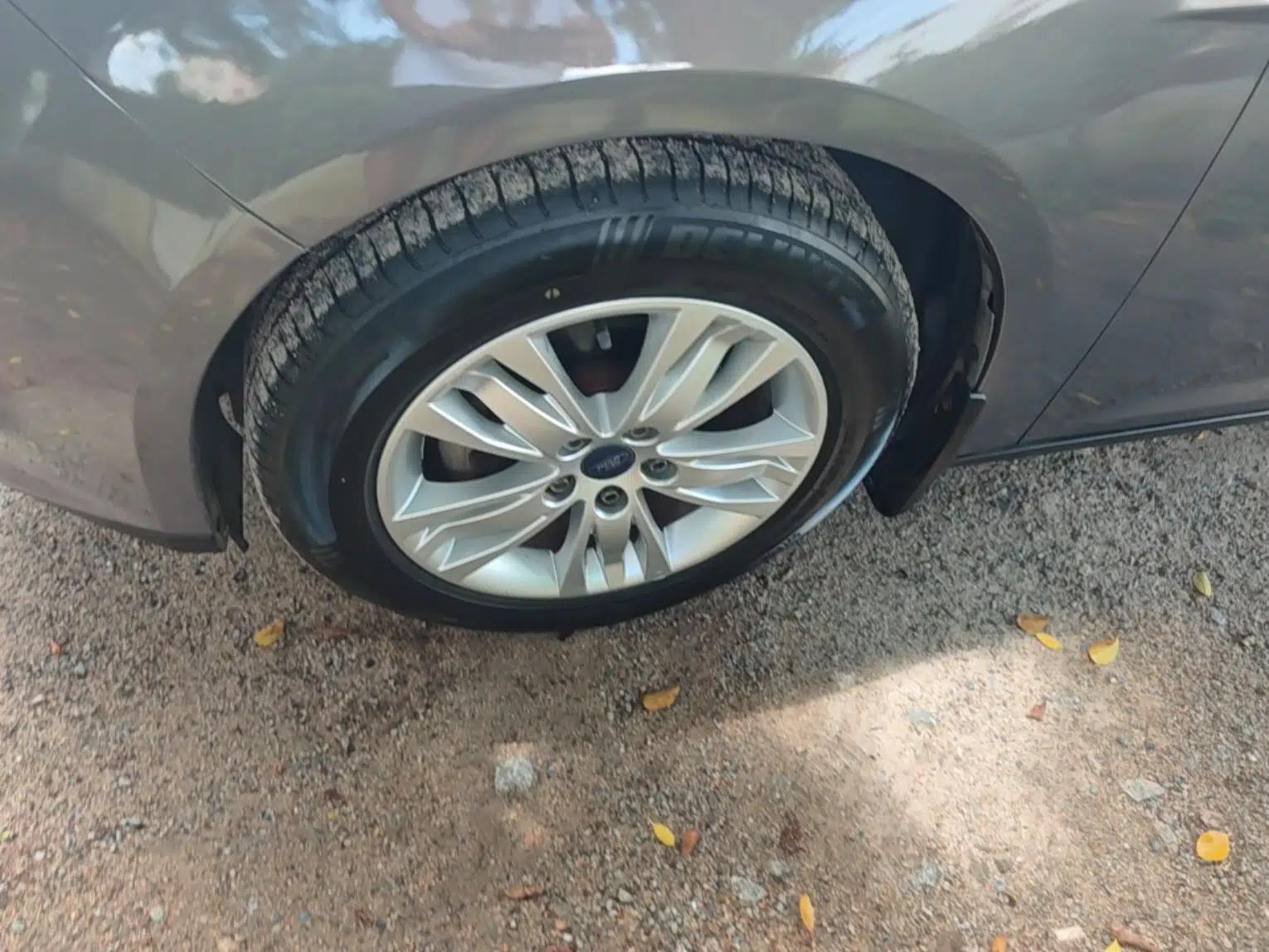Ford Focus 2012 Sedan 1.6L Automatic Comfort Model — миниатюра 10
