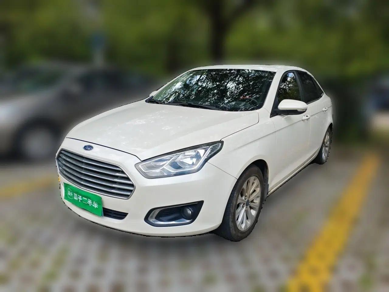 Ford Escort 2015 1.5L Automatic Fashion Model — миниатюра 1