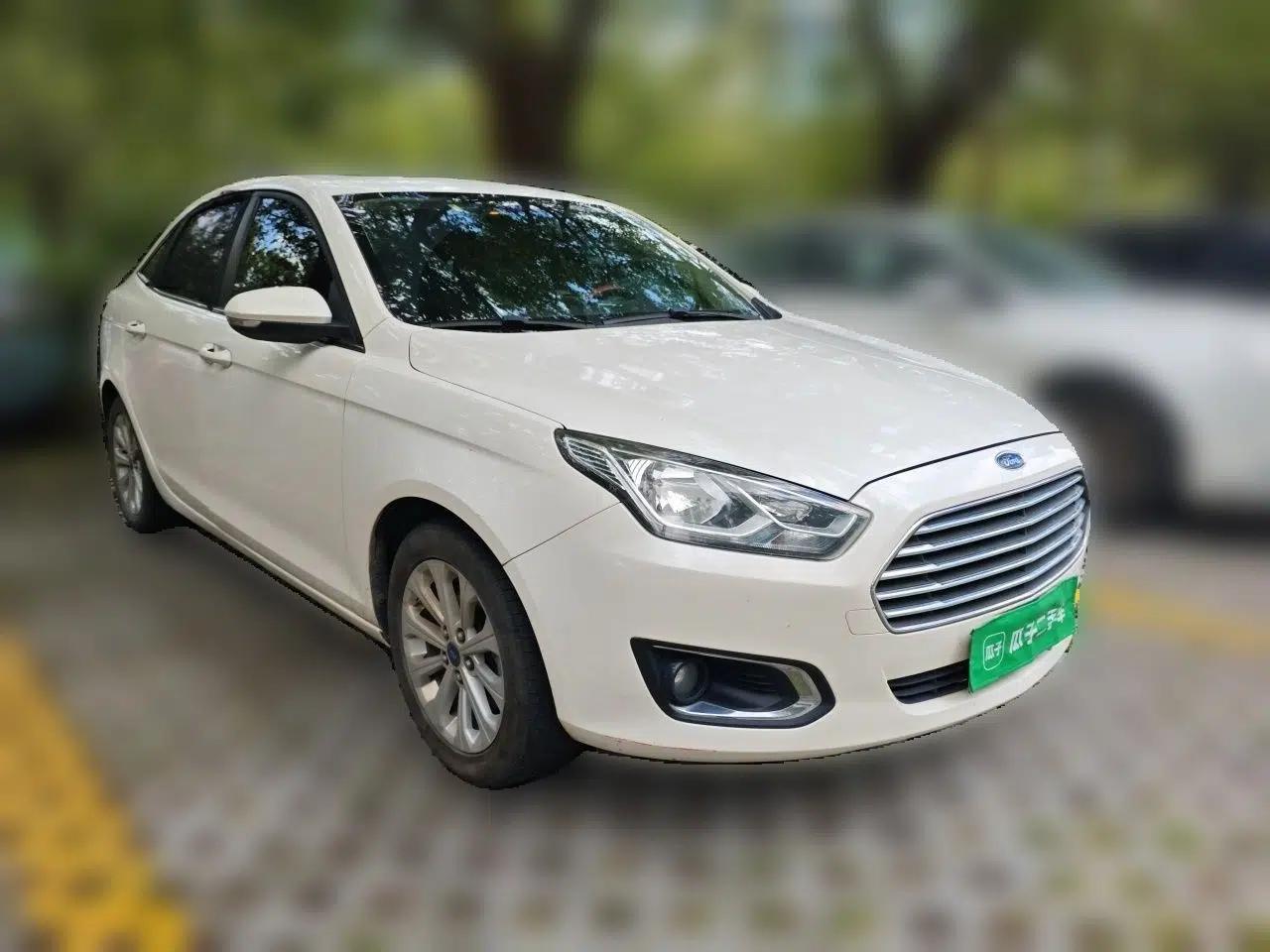 Ford Escort 2015 1.5L Automatic Fashion Model — миниатюра 3