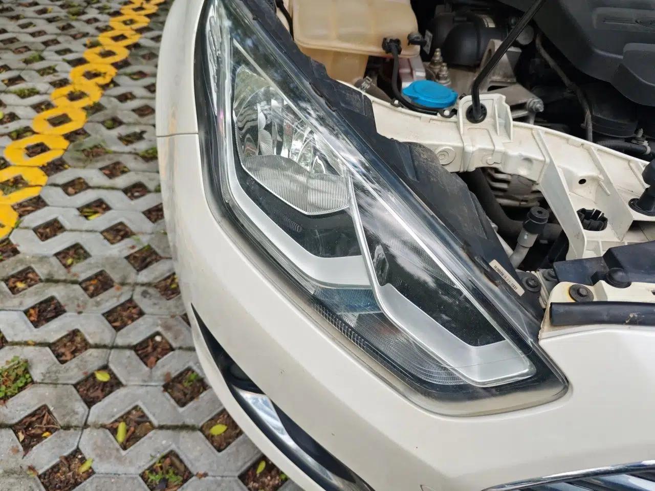 Ford Escort 2015 1.5L Automatic Fashion Model — миниатюра 7