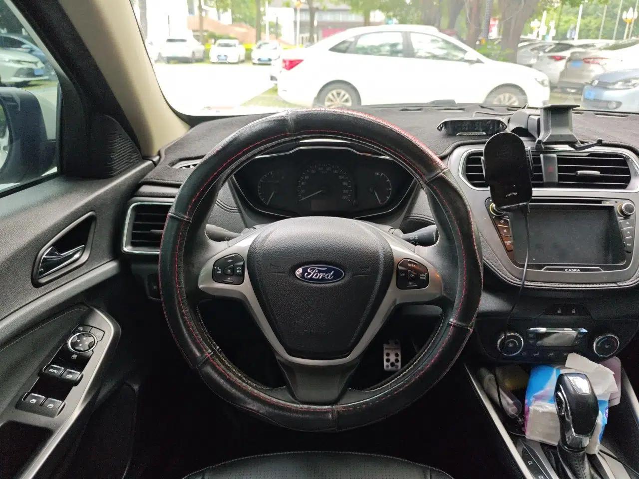 Ford Escort 2015 1.5L Automatic Fashion Model — миниатюра 10