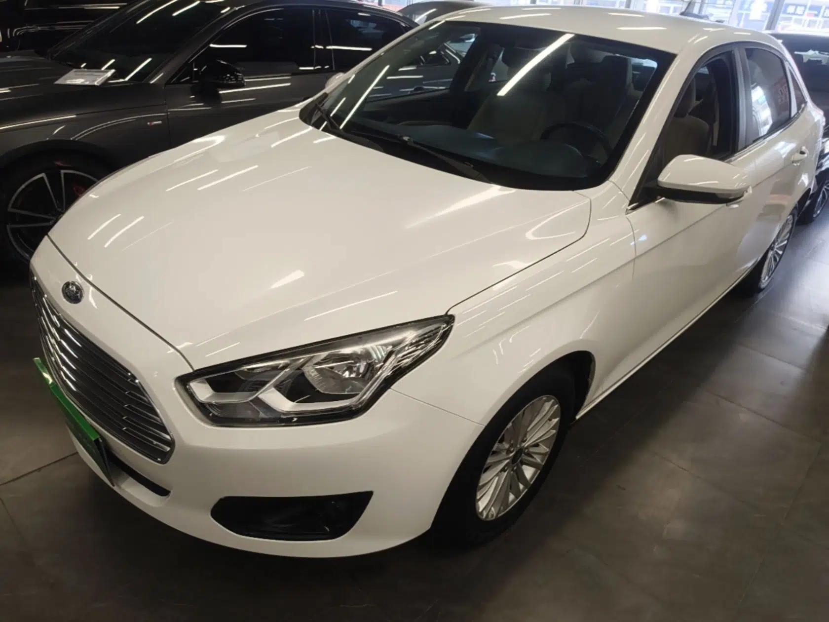 Ford Escort 2015 1.5L Automatic Comfort Edition — миниатюра 1