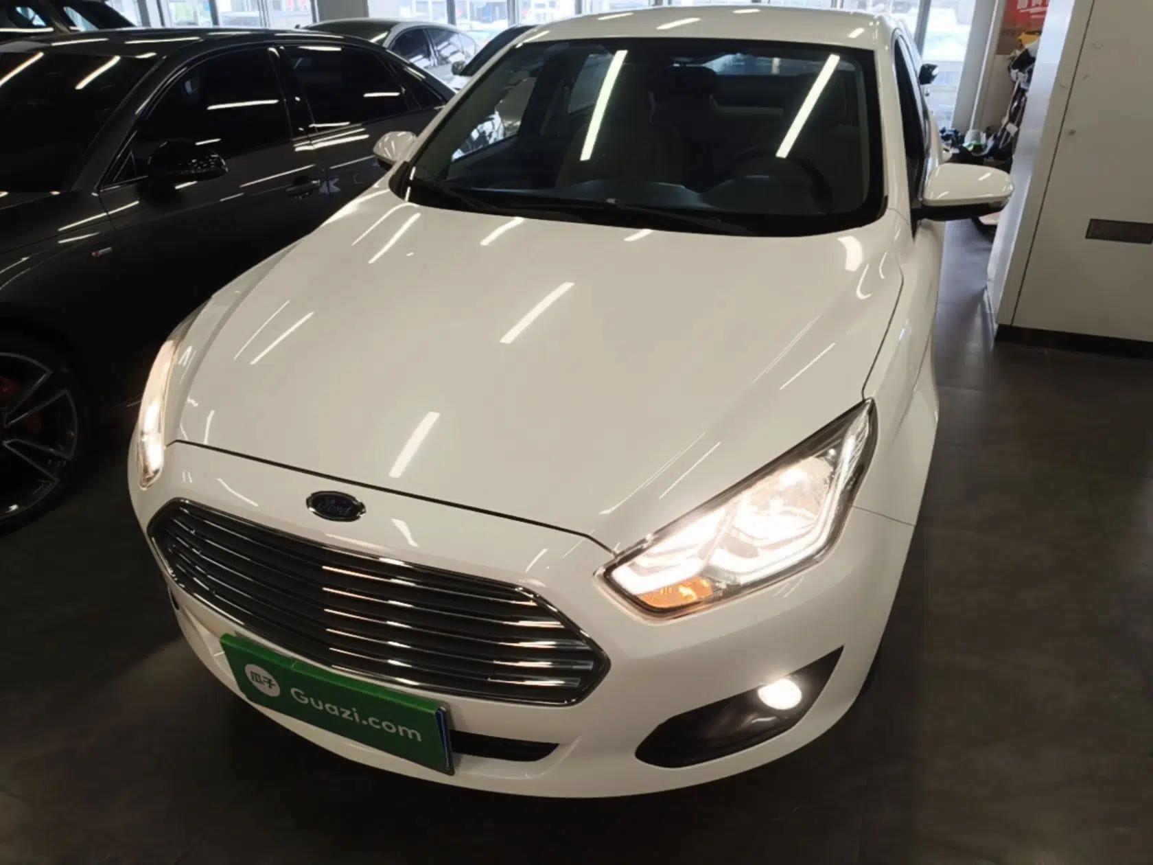 Ford Escort 2015 1.5L Automatic Comfort Edition — миниатюра 2
