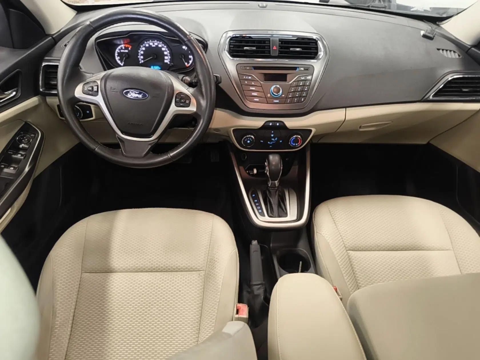 Ford Escort 2015 1.5L Automatic Comfort Edition — миниатюра 12