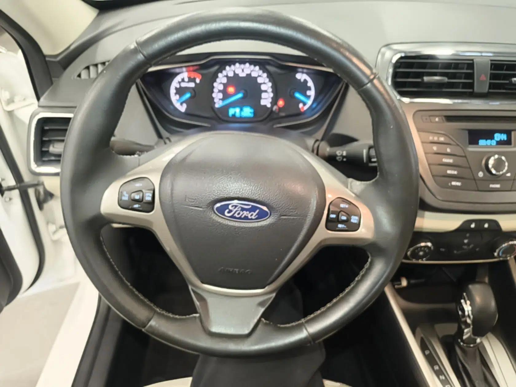 Ford Escort 2015 1.5L Automatic Comfort Edition — миниатюра 13
